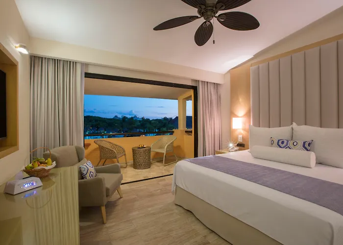 Grand Palladium Select White & Akumal