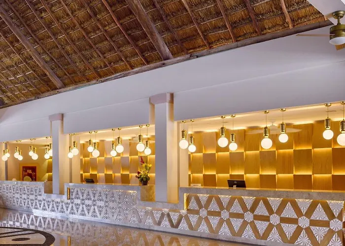 Grand Palladium Select White & 5* Akumal