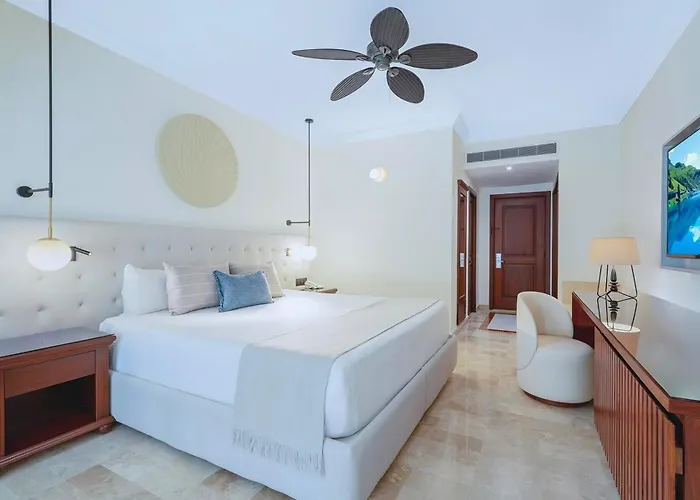 Grand Palladium Select White &