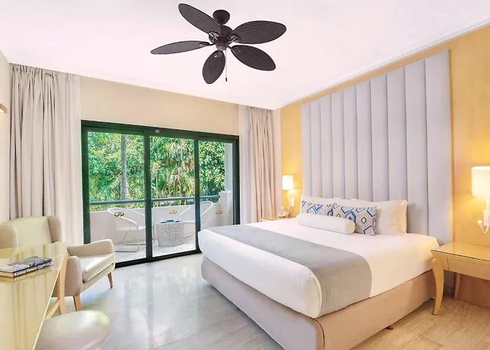 Grand Palladium Select White & Resort 5*