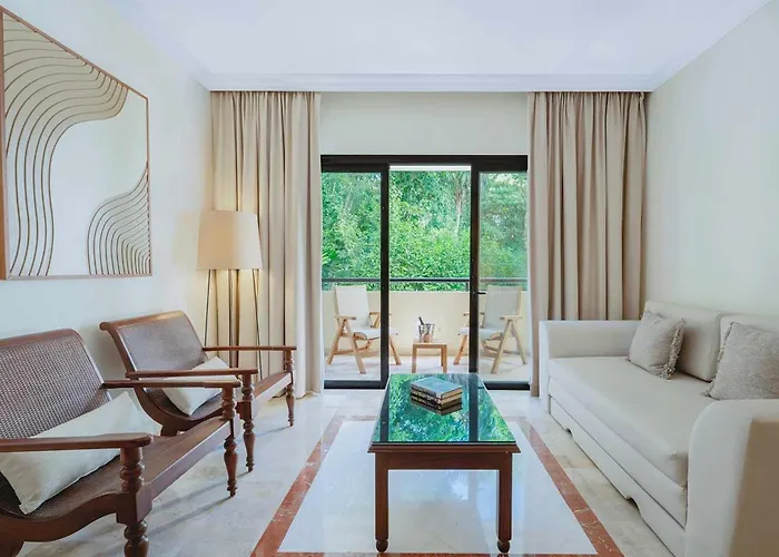 Grand Palladium Select White &