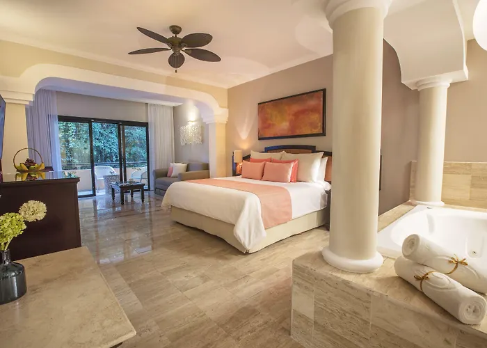 Grand Palladium Select White & 5* Akumal