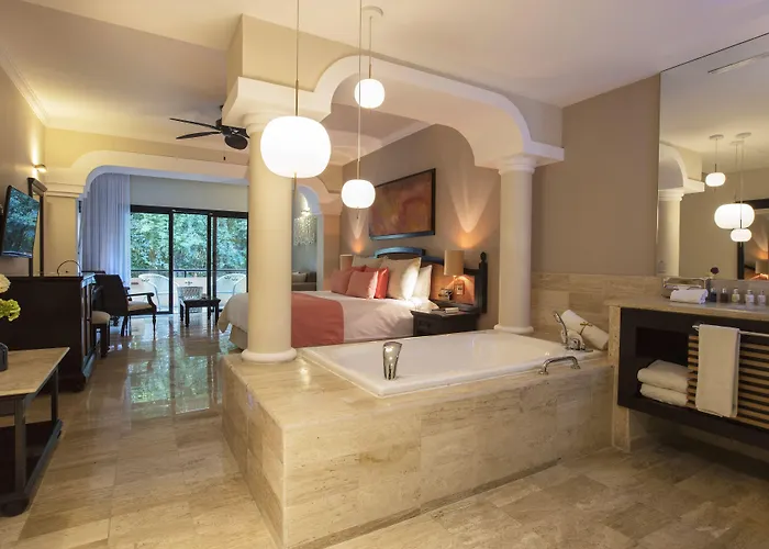 Grand Palladium Select White & Resort Akumal