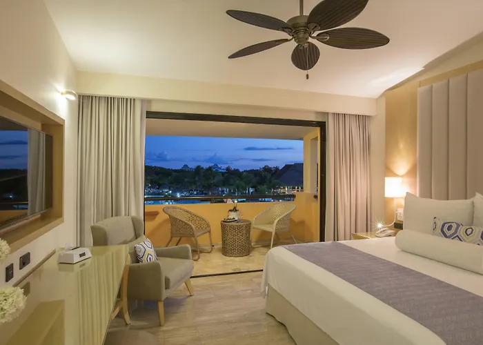 Resort Grand Palladium Select White & 5*