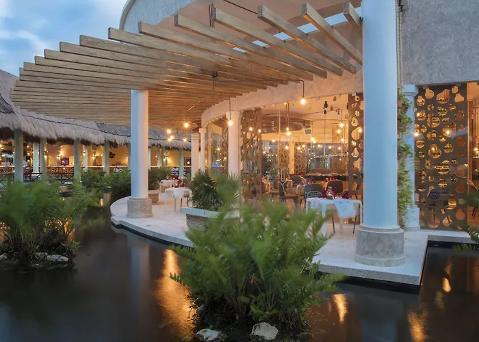 Grand Palladium Select White & Resort 5*