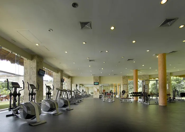 Resort Grand Palladium Select White & 5*