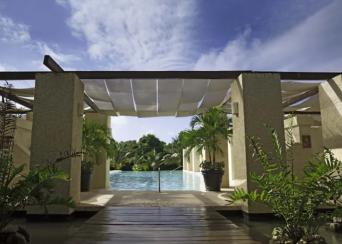 Grand Palladium Select White &