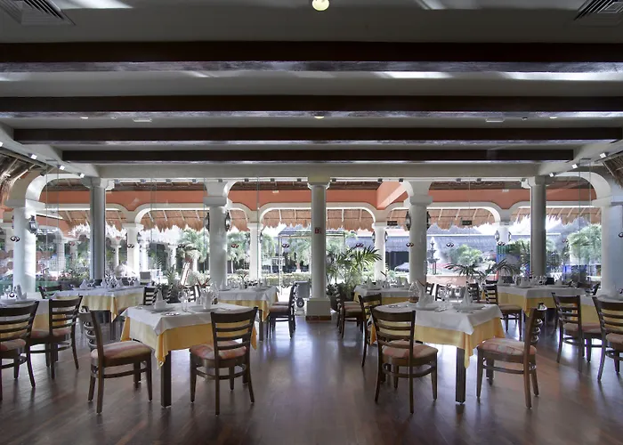 Grand Palladium Select White & Resort 5*