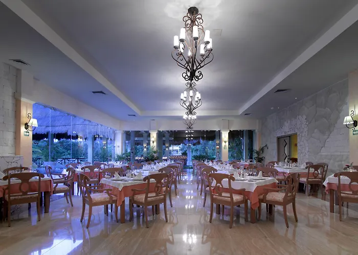 Grand Palladium Select White & 5* Akumal
