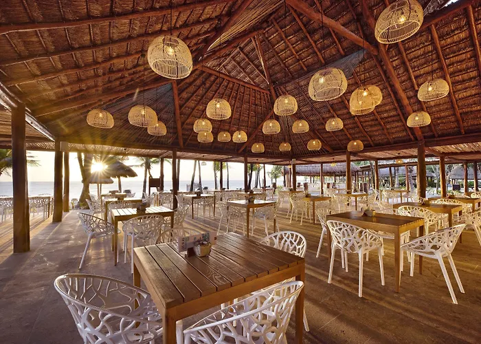 Grand Palladium Select White &