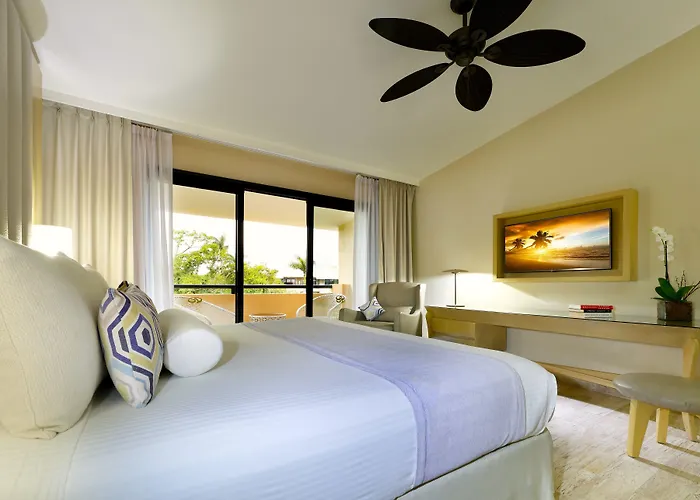 Grand Palladium Select White & Resort