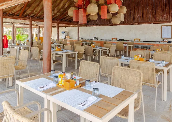 Grand Palladium Select White & Akumal
