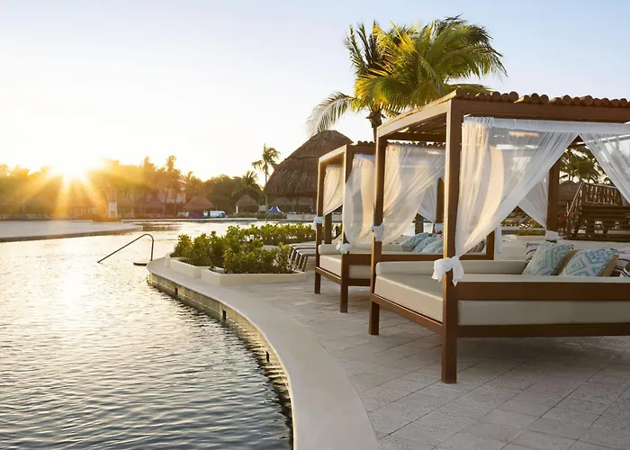 Grand Palladium Select White & Resort Akumal