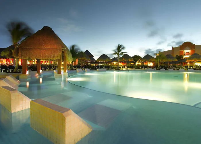 Grand Palladium Select White & 5* Akumal